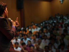 Learn How to Become a Motivational Speaker in 4 Steps