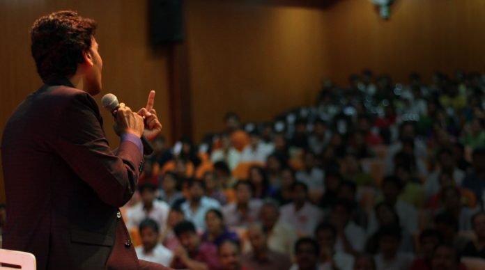 Learn How to Become a Motivational Speaker in 4 Steps